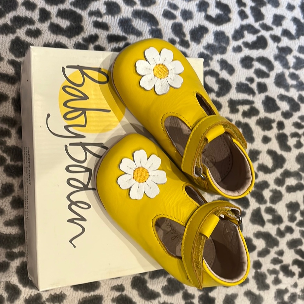 Baby Boden 6-12 Month Yellow Flower Shoes